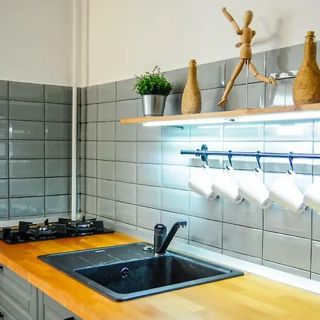 Upperstorey Studio Apartment *